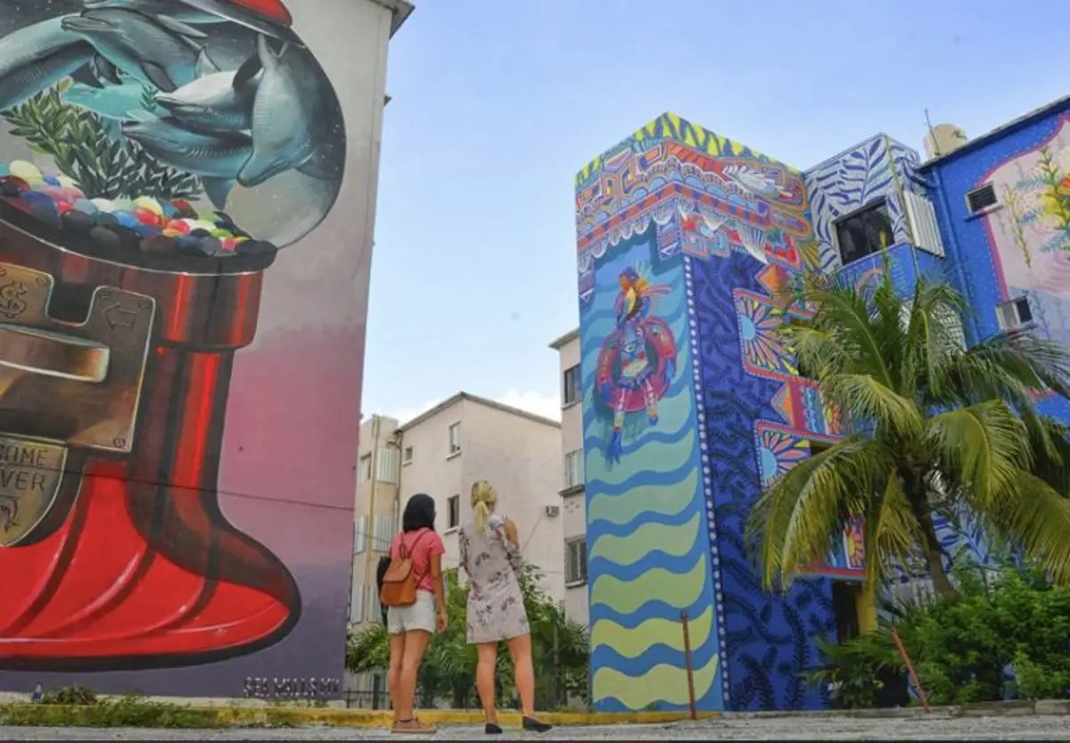 Bonampak Avenue Murals Famous places in Cancun