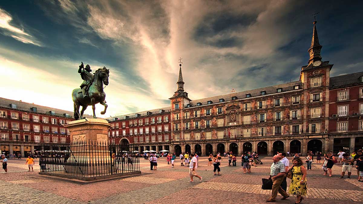 Plaza Mayor - What to see in madrid